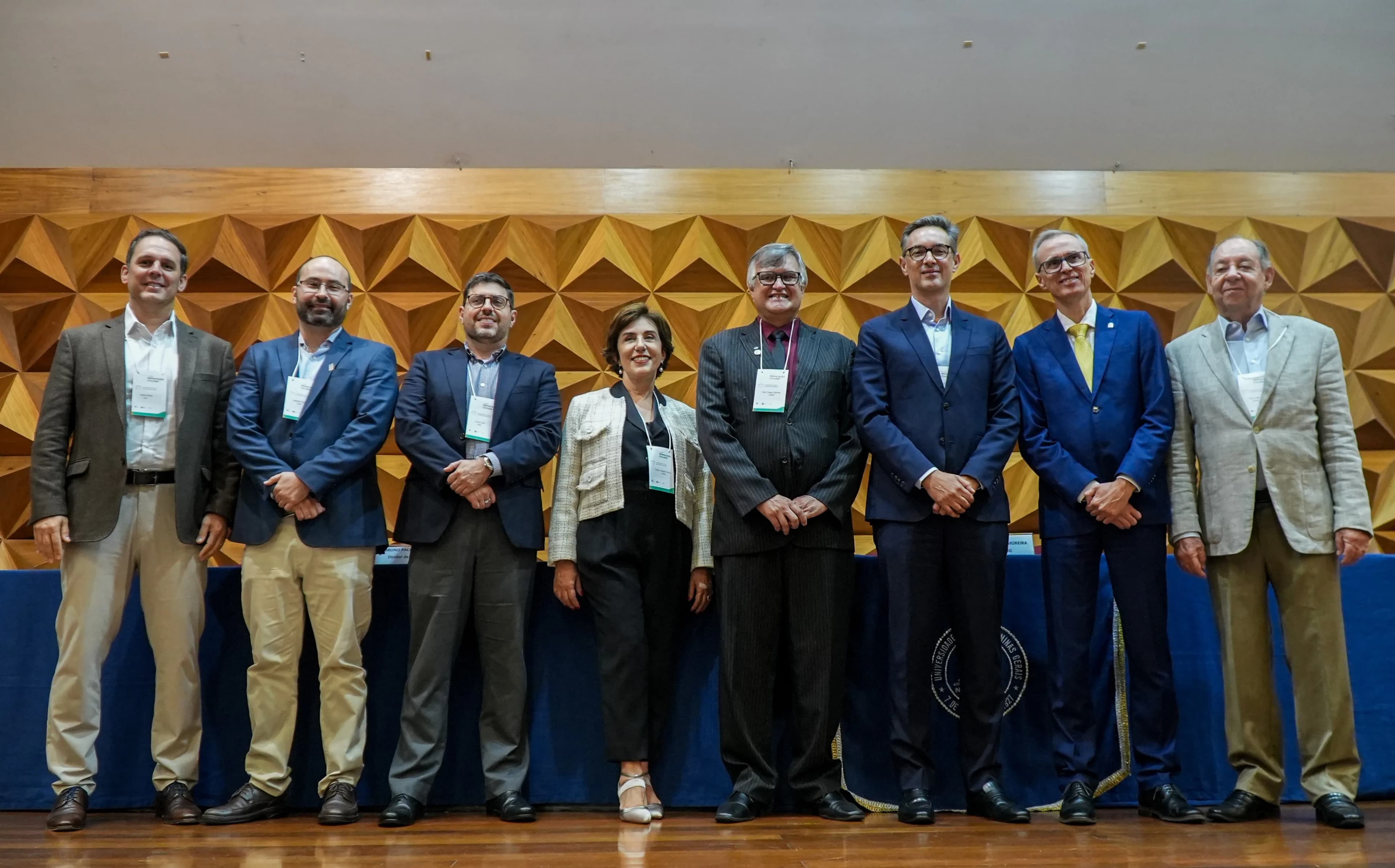 Representantes da Vale e da UFMG reunidos no evento de lançamento da aliança